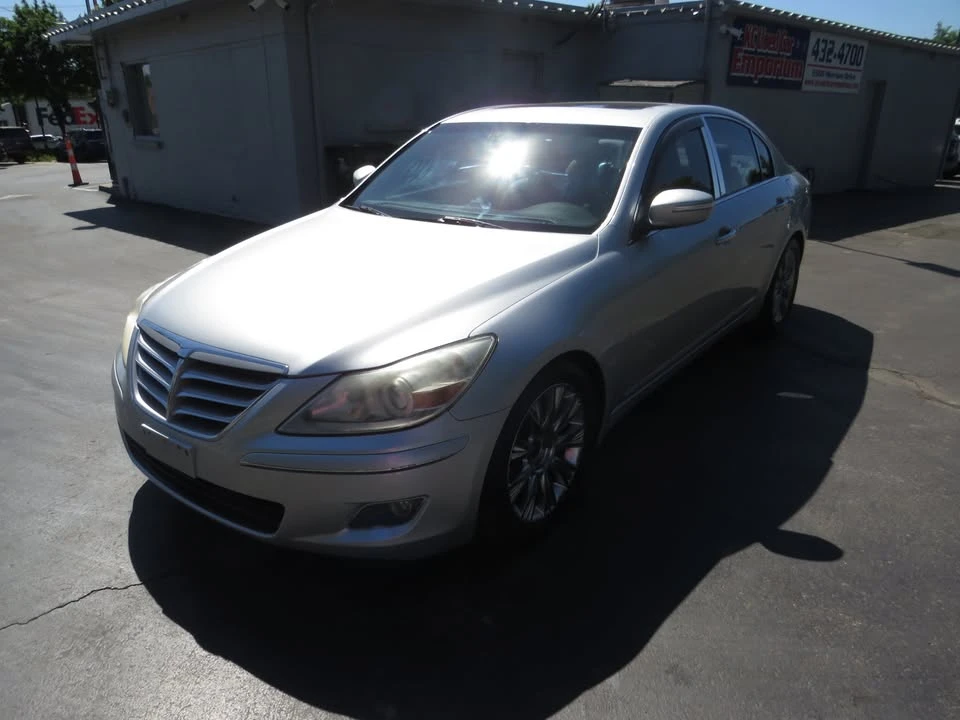 2009 Hyundai Genesis - Image 2 of 18