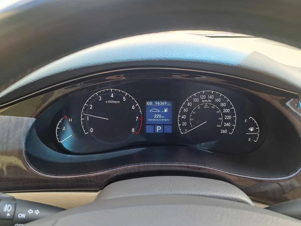 2009 Hyundai Genesis - Image 5 of 13