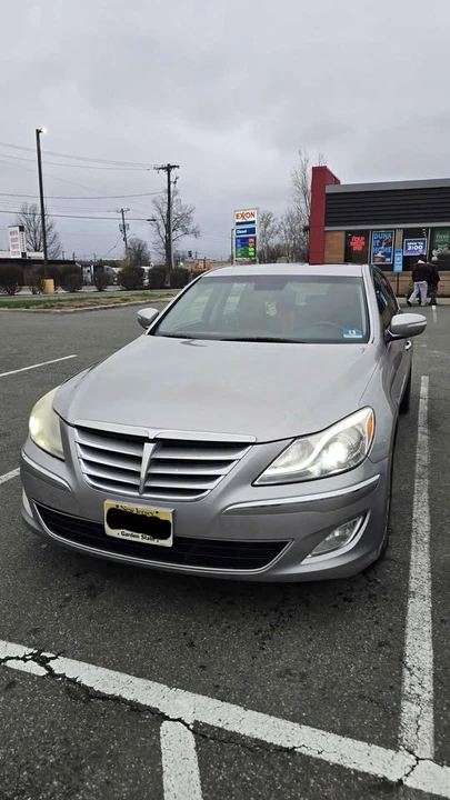 2009 Hyundai Genesis - Image 2 of 11