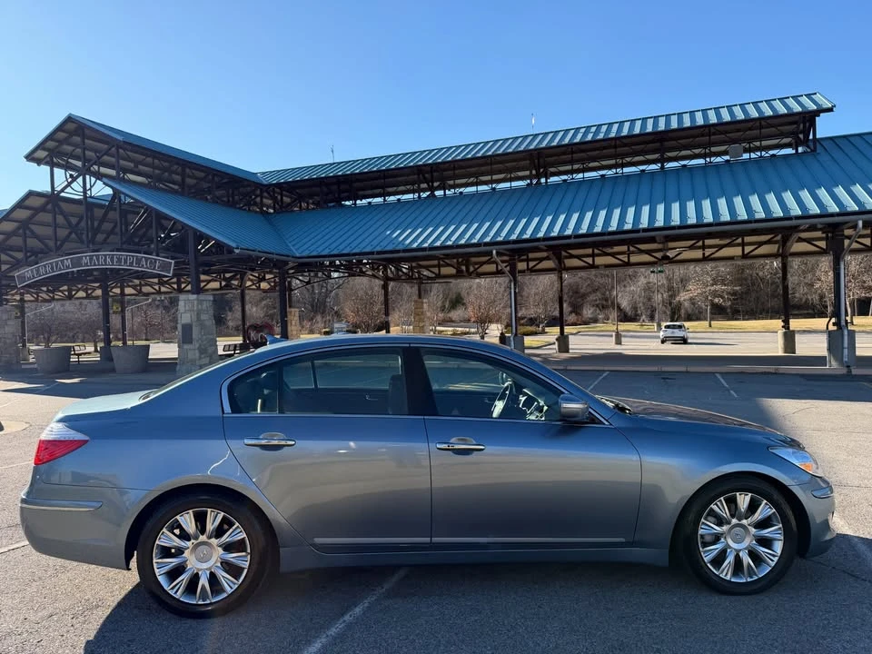 2009 Hyundai Genesis - Image 2 of 20
