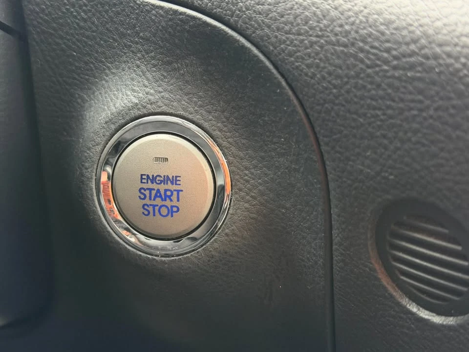 2009 Hyundai Genesis - Image 14 of 20