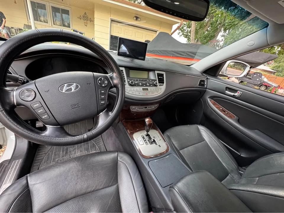 2009 Hyundai Genesis - Image 4 of 11