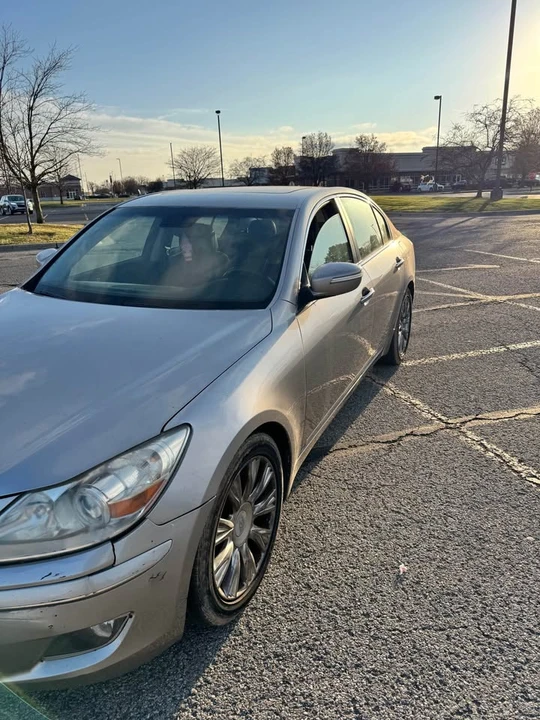 2009 Hyundai Genesis - Image 2 of 13