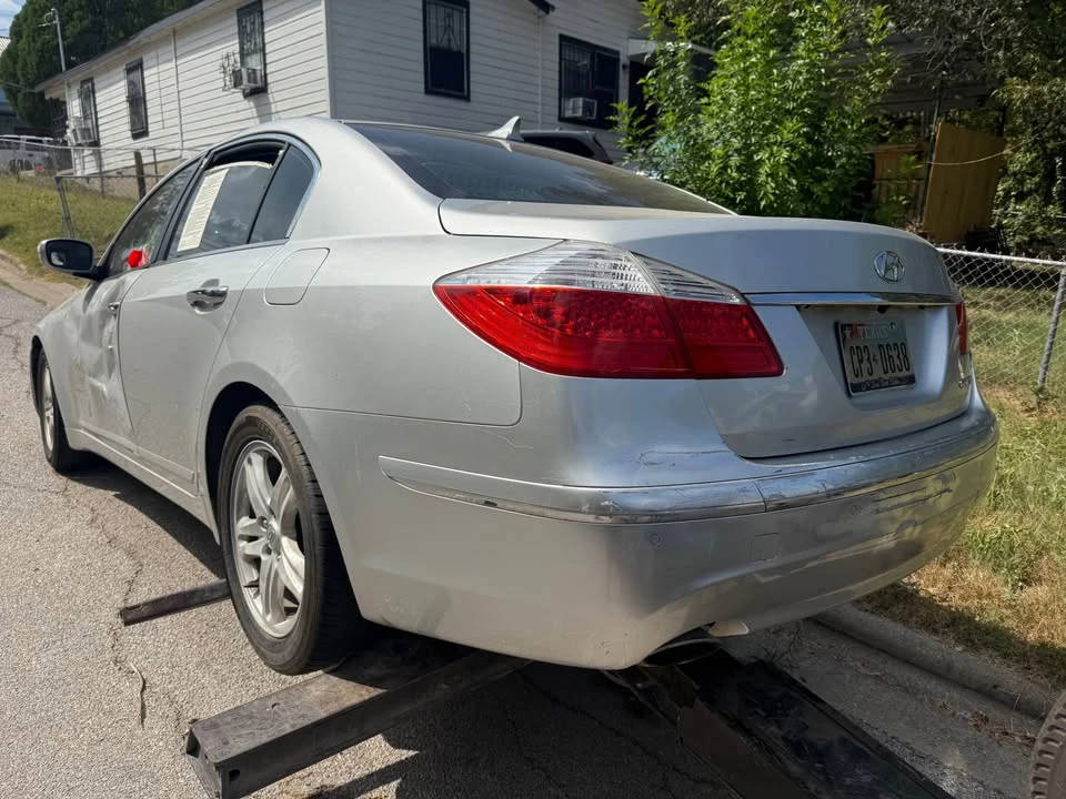2009 Hyundai Genesis - Image 6 of 8