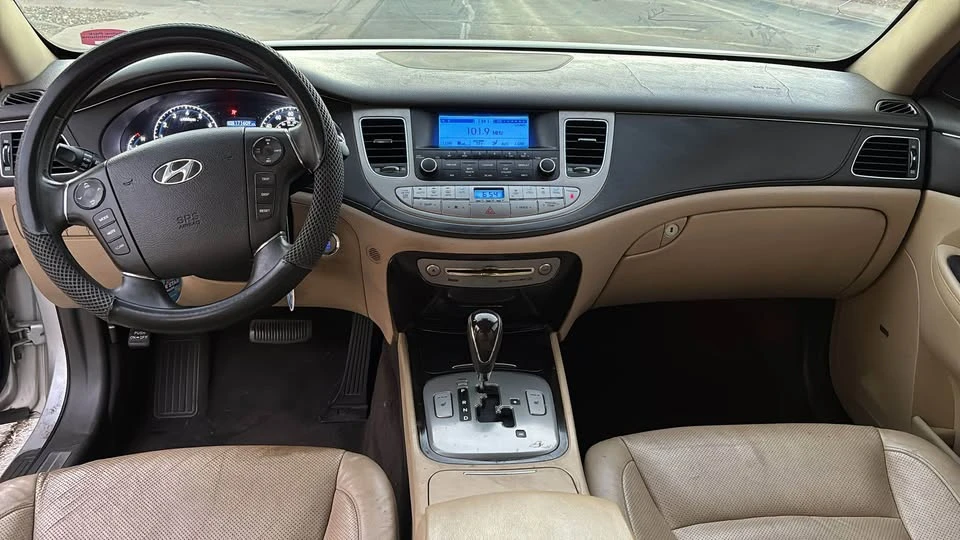 2009 Hyundai Genesis - Image 5 of 8