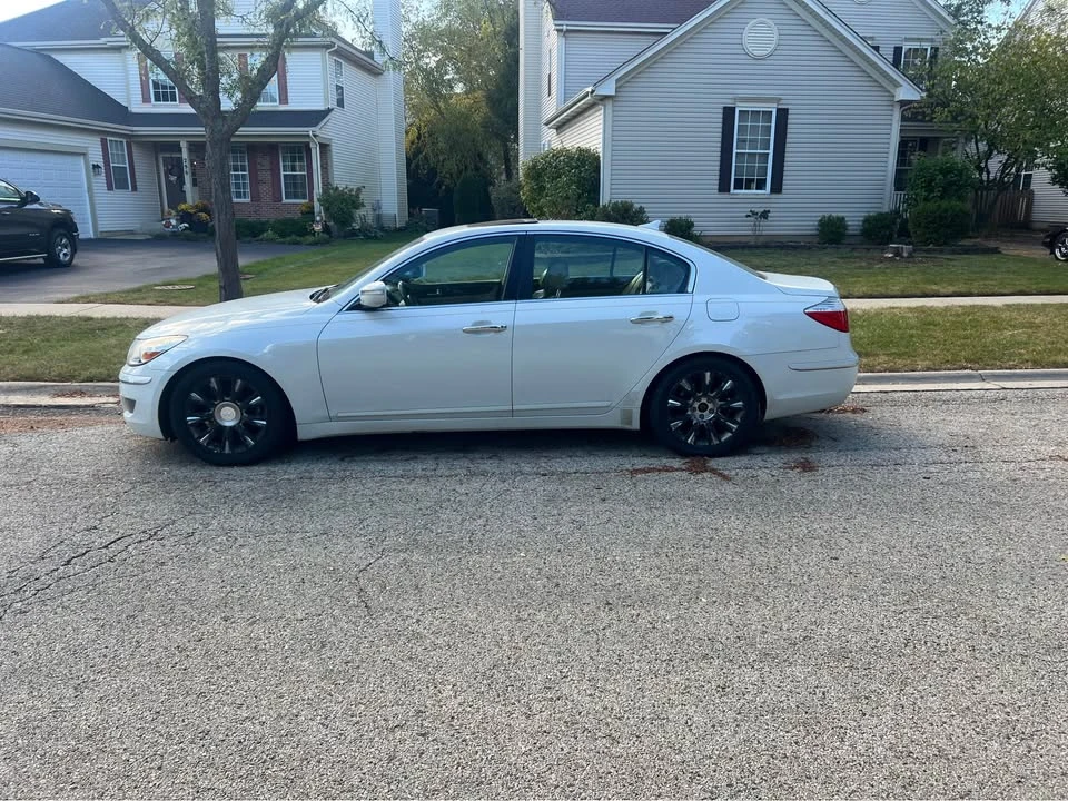 2009 Hyundai Genesis - Image 2 of 10