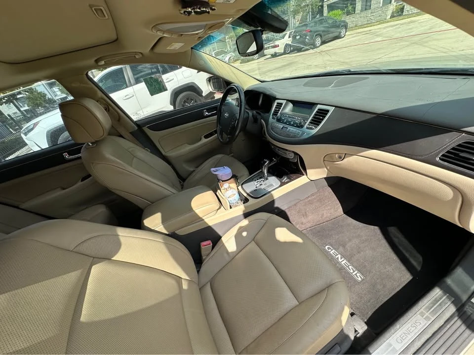 2009 Hyundai Genesis - Image 5 of 15