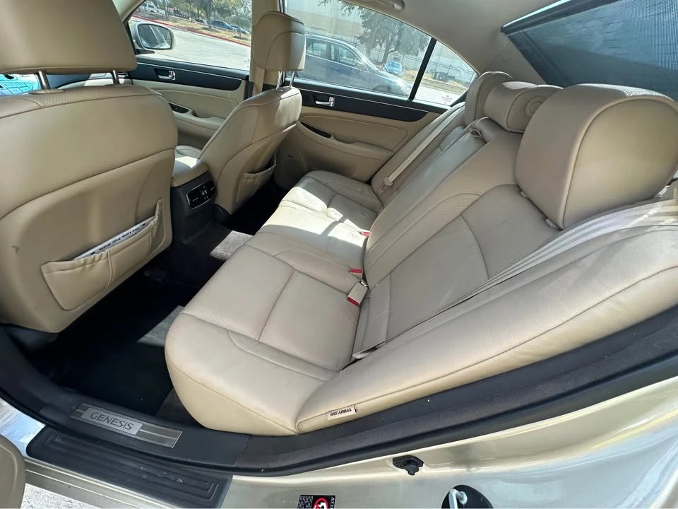 2009 Hyundai Genesis - Image 10 of 15