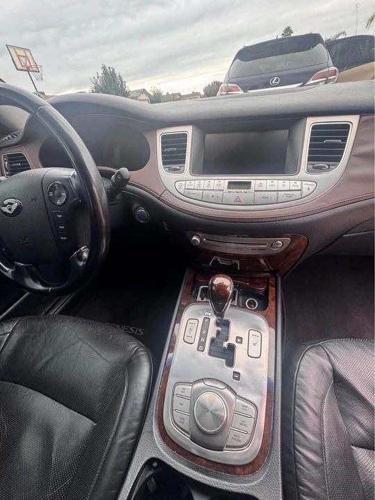 2009 Hyundai Genesis - Image 7 of 14