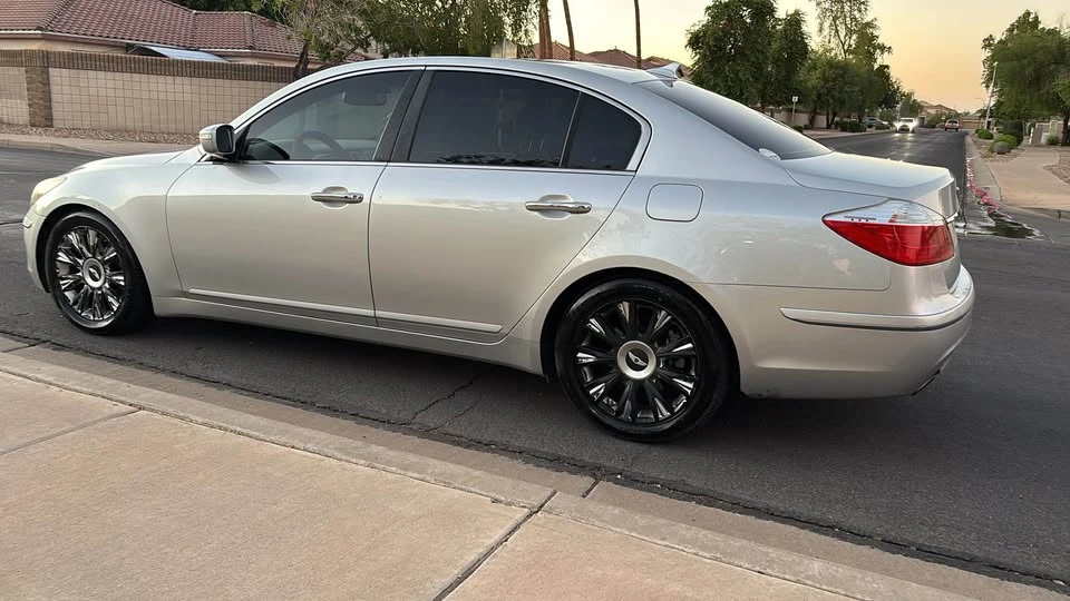 2009 Hyundai Genesis - Image 5 of 7