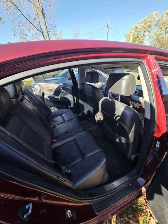 2009 Hyundai Genesis - Image 6 of 15