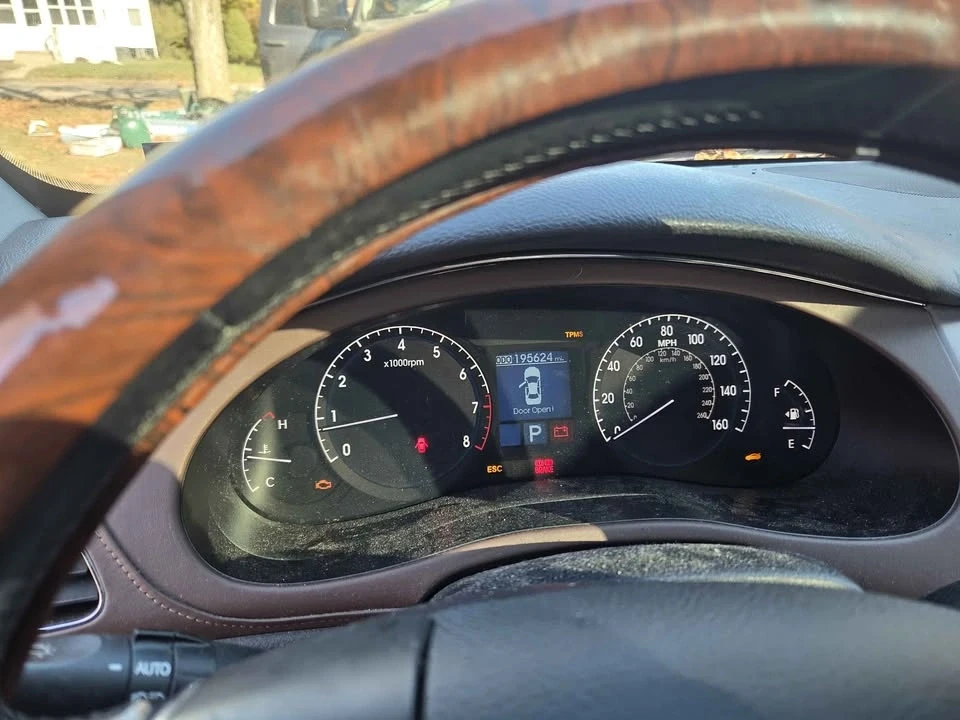 2009 Hyundai Genesis - Image 14 of 15