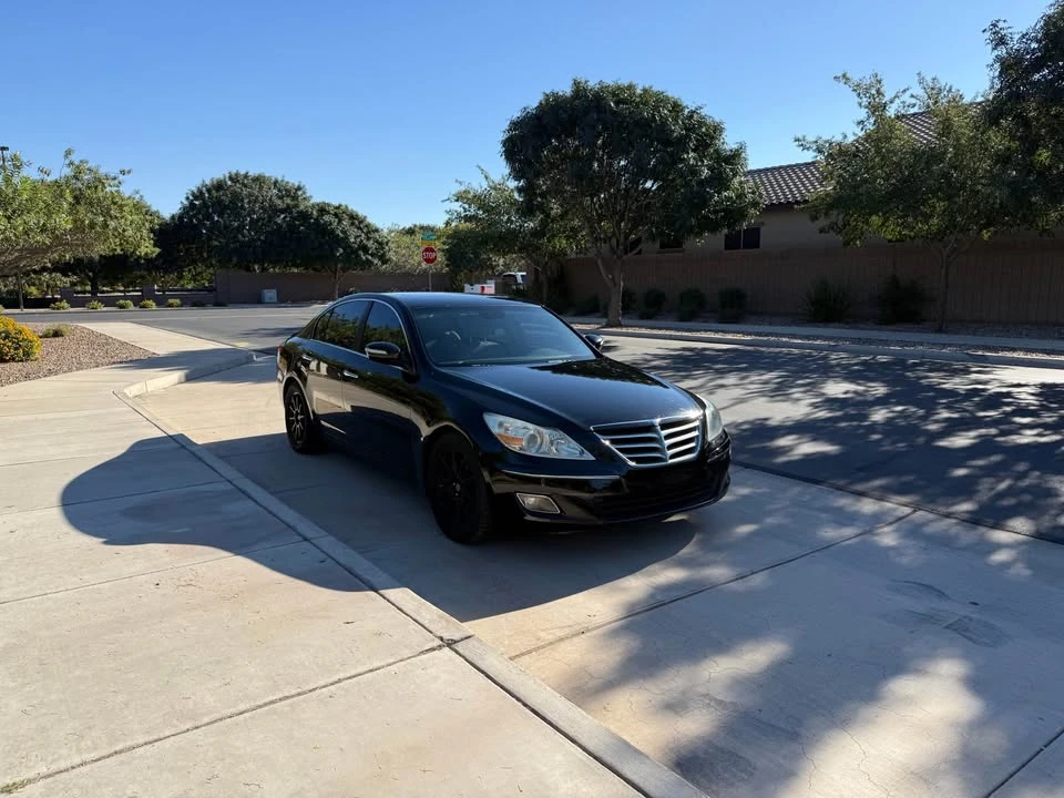 2009 Hyundai Genesis - Image 2 of 13