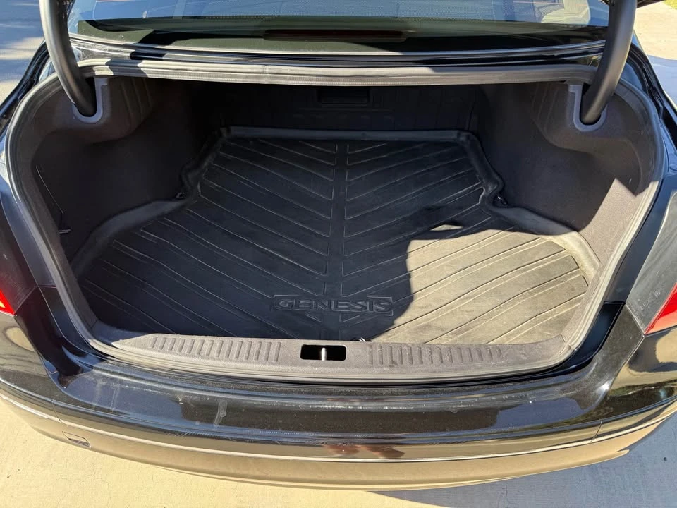 2009 Hyundai Genesis - Image 11 of 13