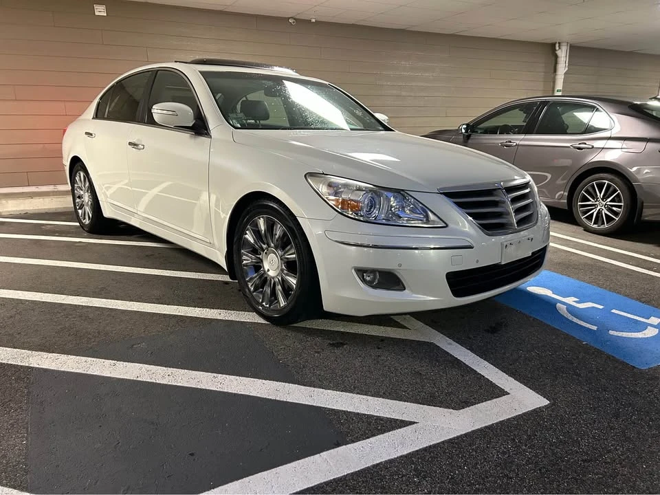 2009 Hyundai Genesis - Image 4 of 20