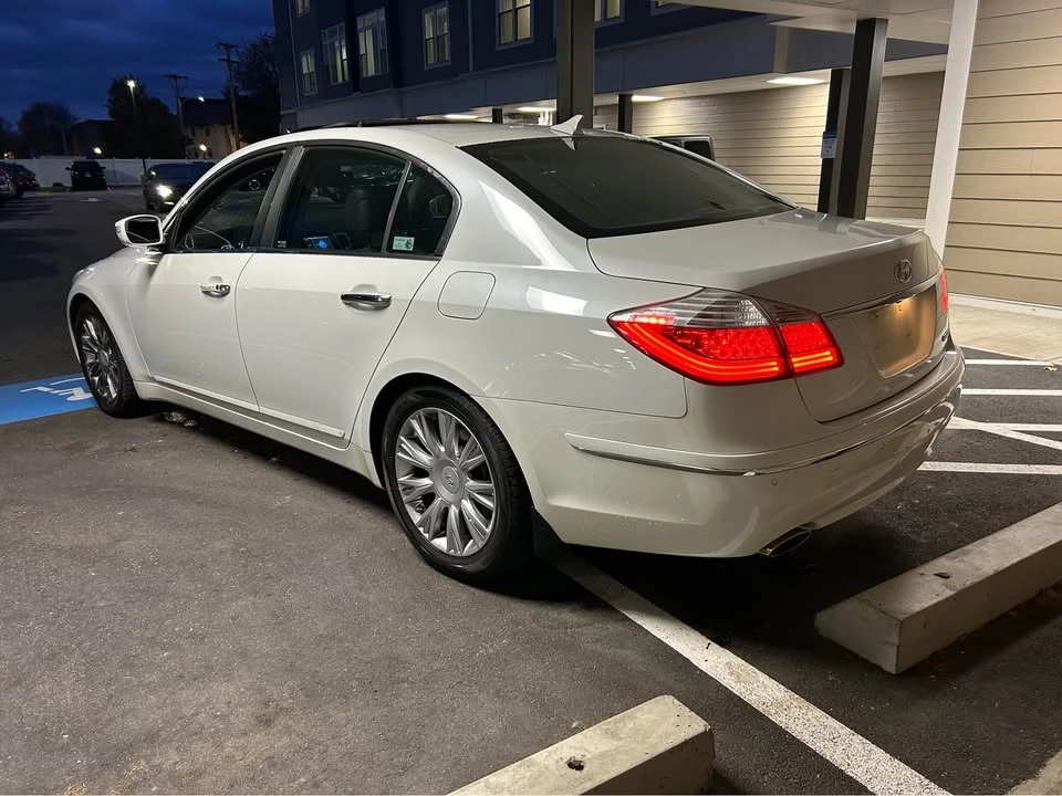 2009 Hyundai Genesis - Image 16 of 20