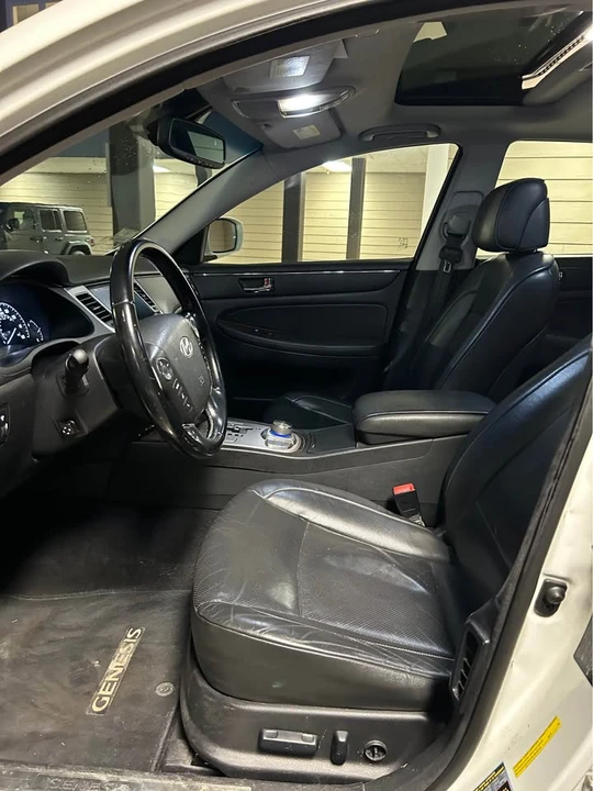 2009 Hyundai Genesis - Image 13 of 20