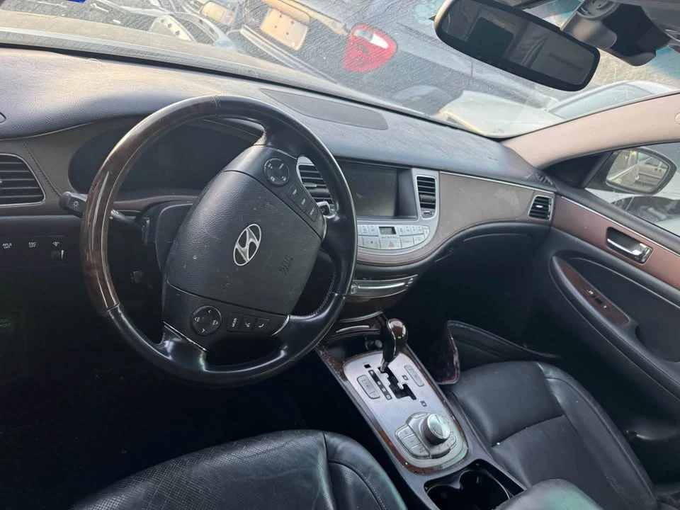 2009 Hyundai Genesis - Image 6 of 7