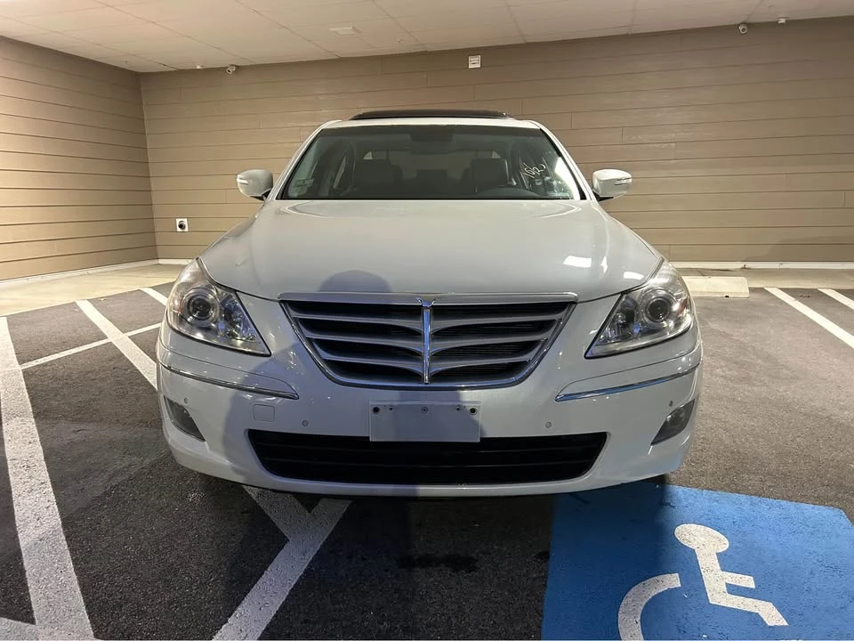 2009 Hyundai Genesis - Image 5 of 20