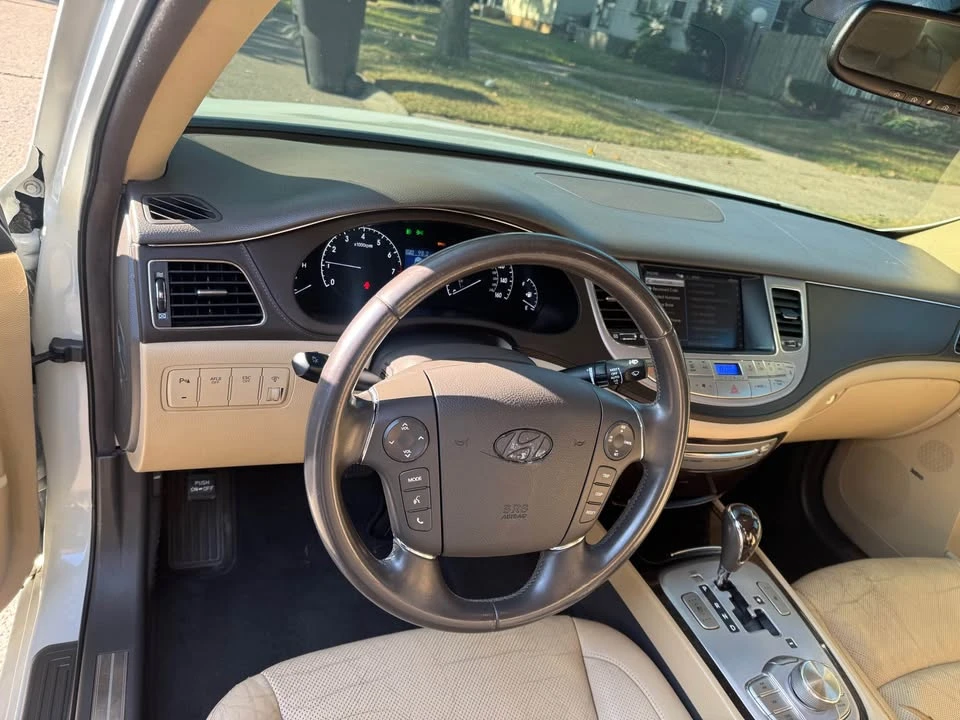 2009 Hyundai Genesis - Image 4 of 5