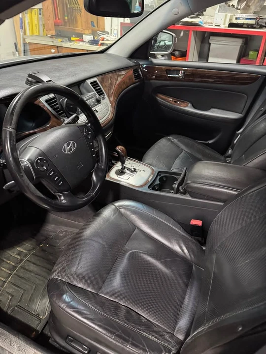 2009 Hyundai Genesis - Image 2 of 11