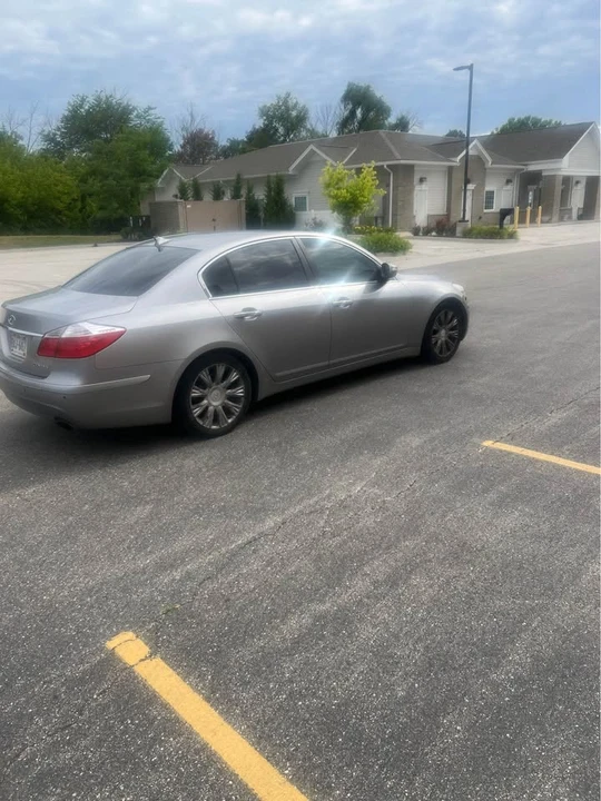 2009 Hyundai Genesis - Image 4 of 8