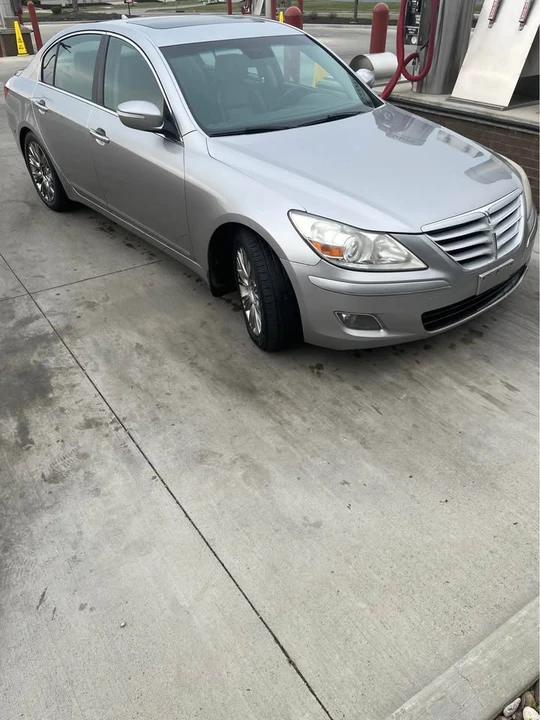 2009 Hyundai Genesis - Image 2 of 3