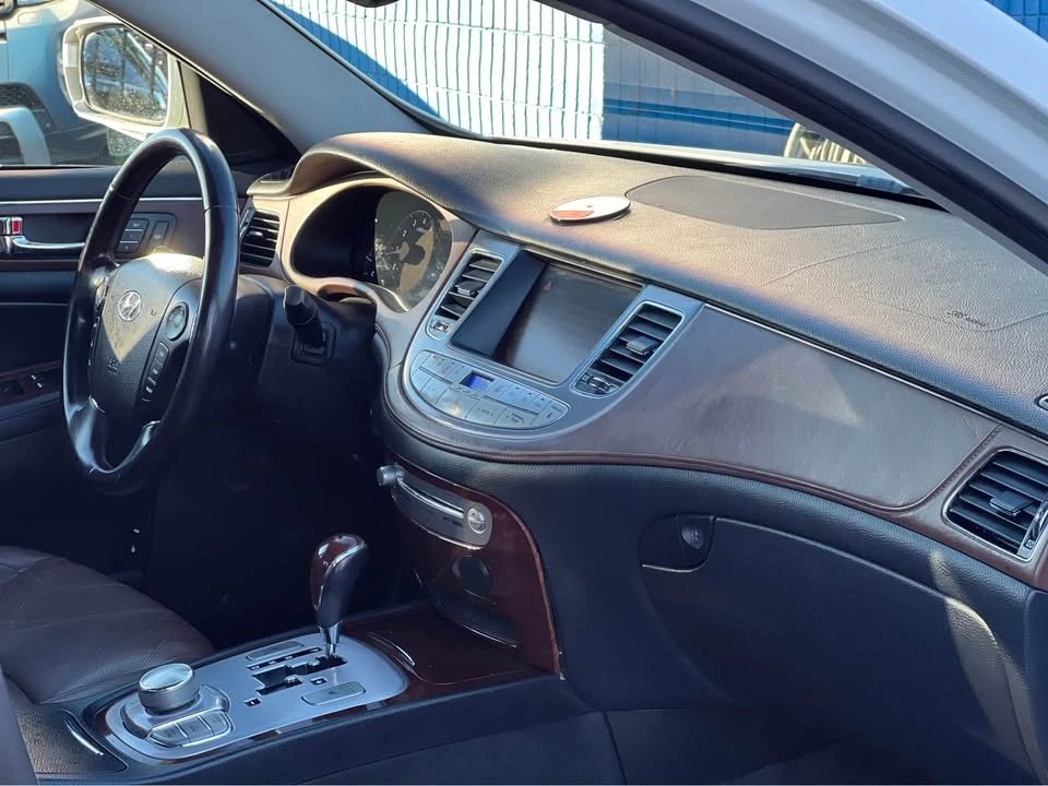 2009 Hyundai Genesis - Image 11 of 15