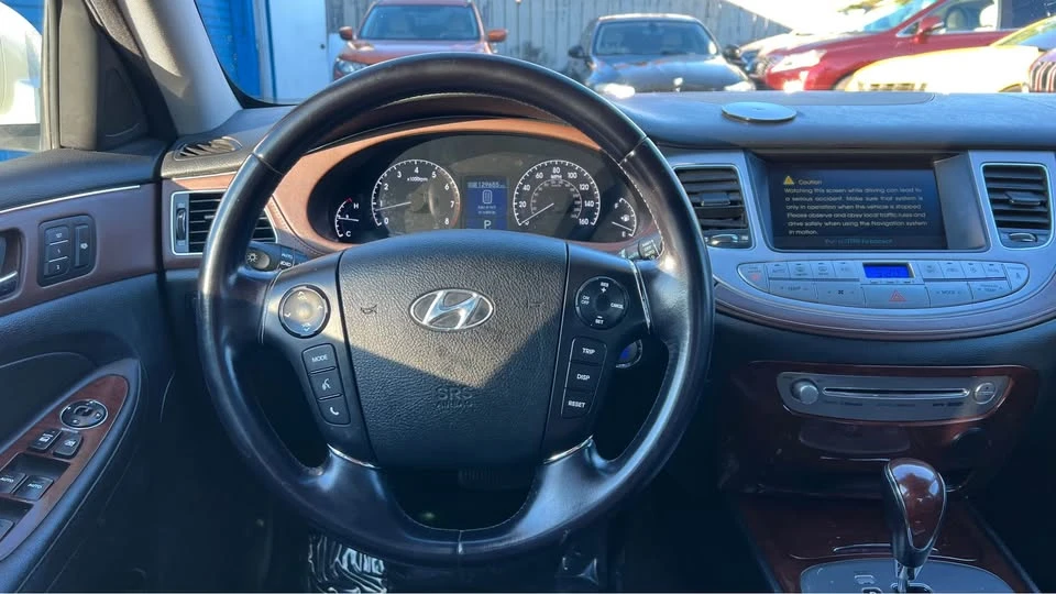 2009 Hyundai Genesis - Image 8 of 15