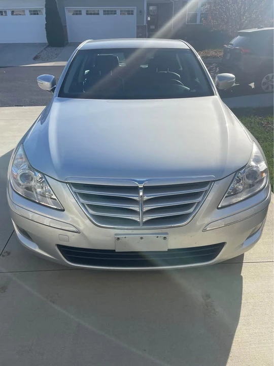 2009 Hyundai Genesis - Image 2 of 13