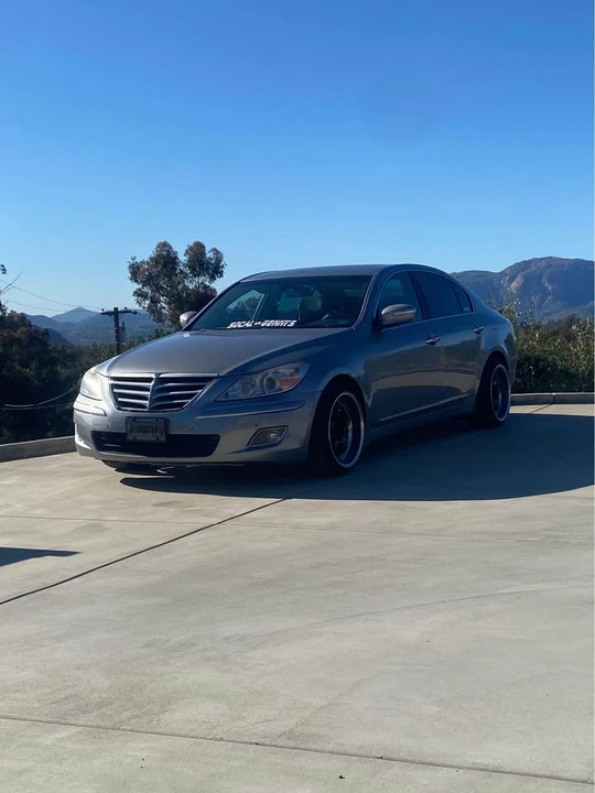 2009 Hyundai Genesis - Image 2 of 5