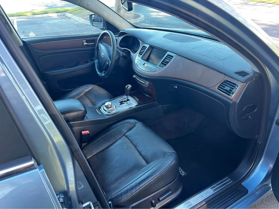2009 Hyundai Genesis - Image 17 of 20