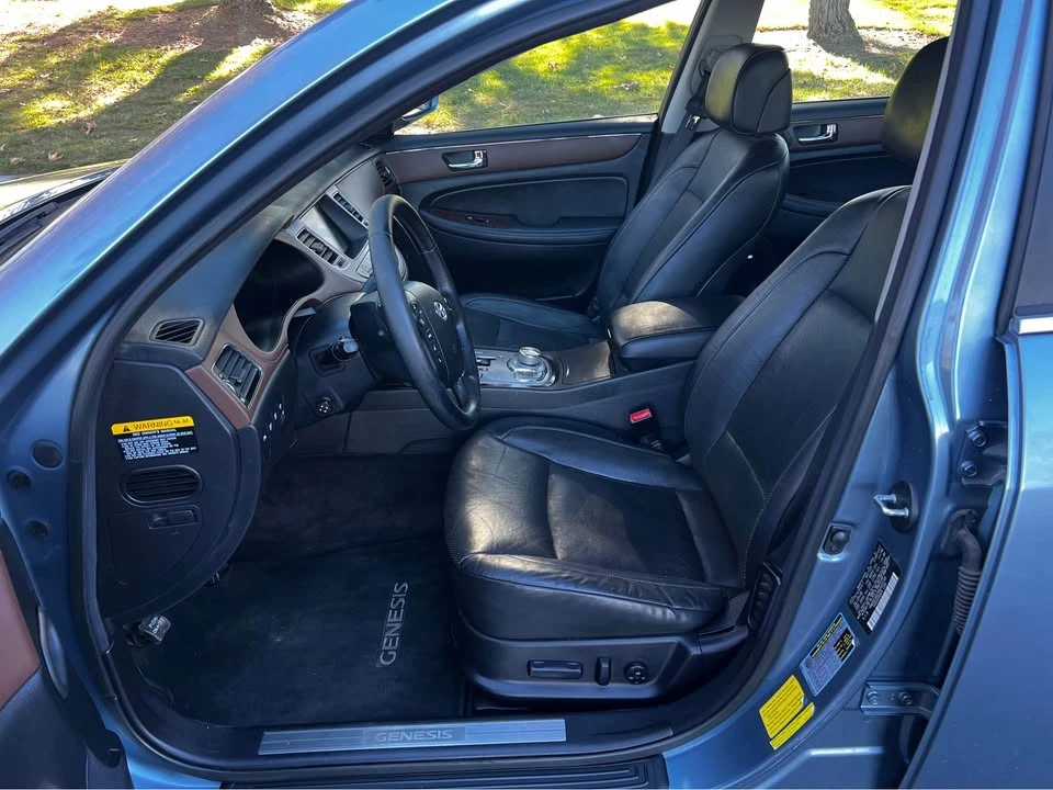 2009 Hyundai Genesis - Image 15 of 20