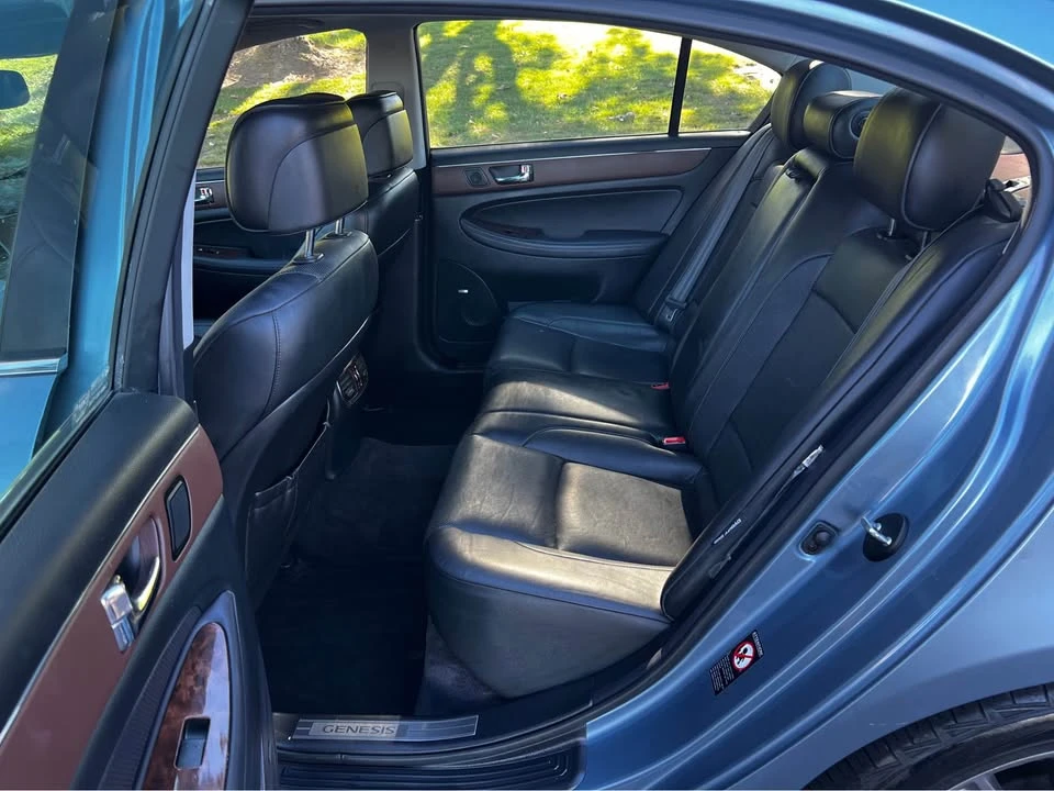 2009 Hyundai Genesis - Image 18 of 20