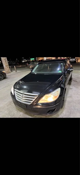 2009 Hyundai Genesis - Image 11 of 13