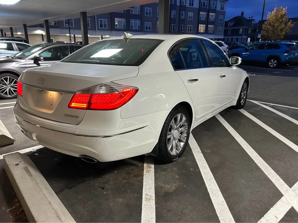 2009 Hyundai Genesis - Image 12 of 16