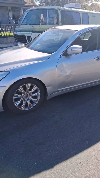 2009 Hyundai Genesis - Image 2 of 6