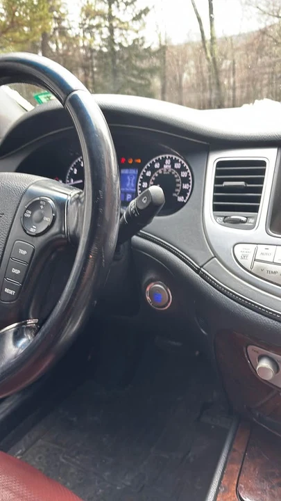 2009 Hyundai Genesis - Image 2 of 13