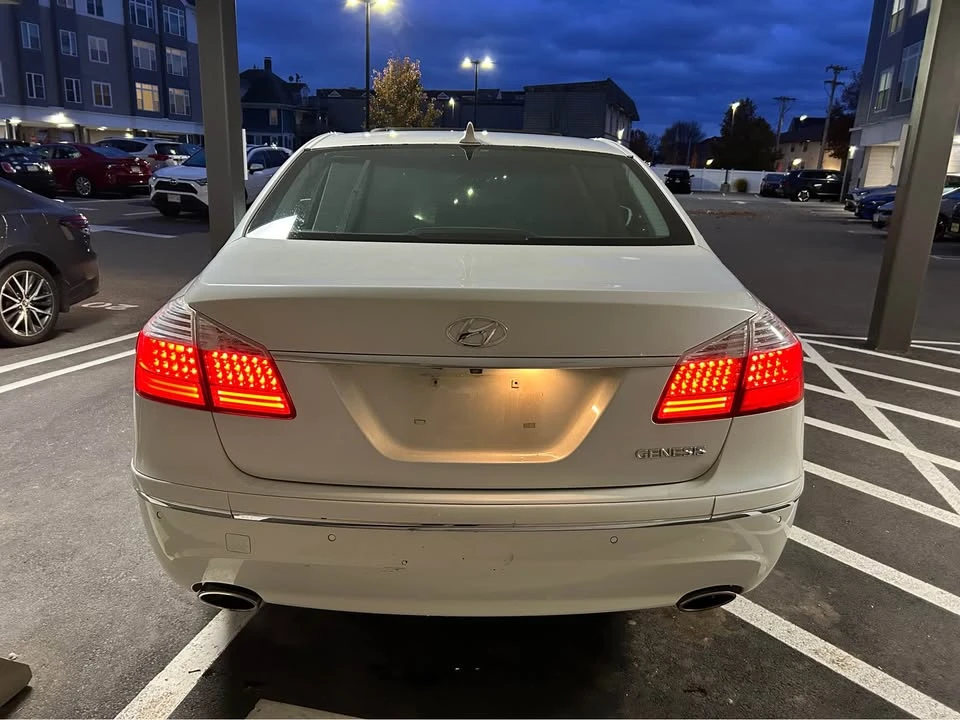 2009 Hyundai Genesis - Image 13 of 16