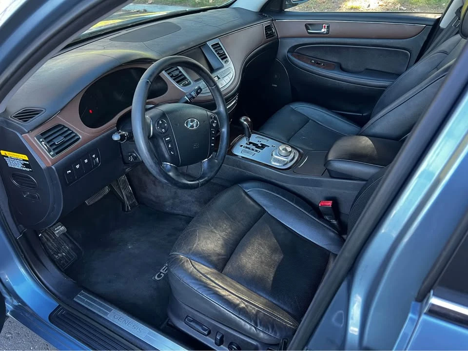 2009 Hyundai Genesis - Image 14 of 20