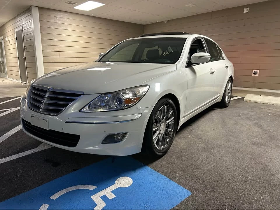 2009 Hyundai Genesis - Image 15 of 16