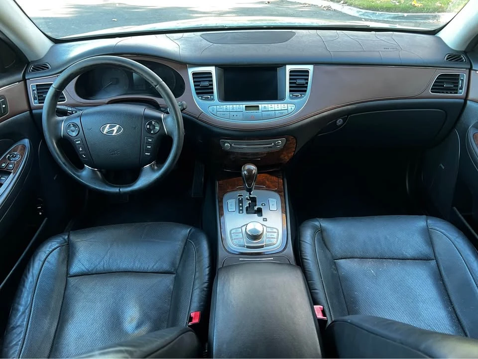 2009 Hyundai Genesis - Image 16 of 20