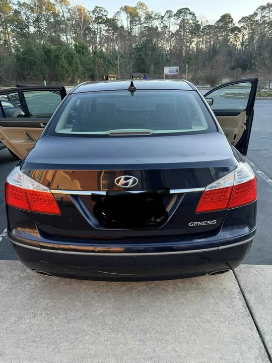2009 Hyundai Genesis - Image 2 of 8