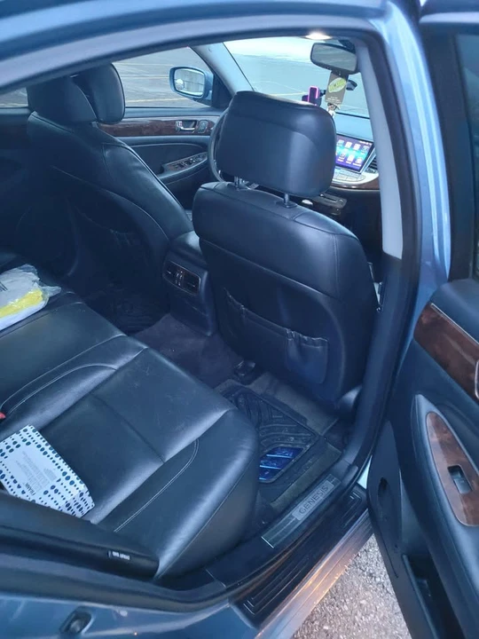 2009 Hyundai Genesis - Image 6 of 10