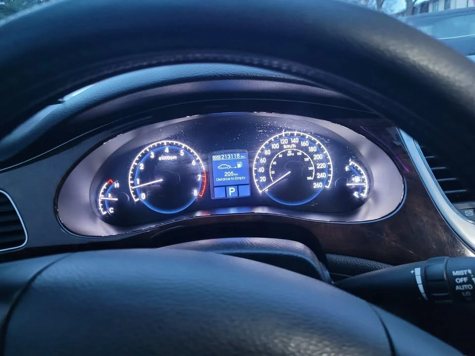 2009 Hyundai Genesis - Image 4 of 10