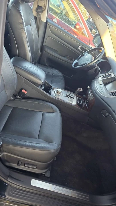 2009 Hyundai Genesis - Image 6 of 7