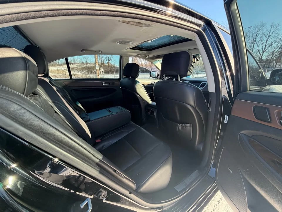 2009 Hyundai Genesis - Image 13 of 17