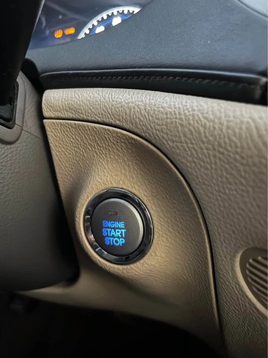 2009 Hyundai Genesis - Image 13 of 17