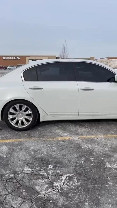 2009 Hyundai Genesis - Image 2 of 2
