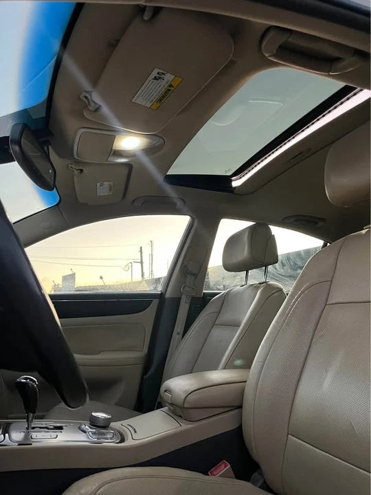 2009 Hyundai Genesis - Image 10 of 17
